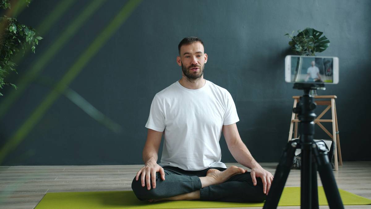 Screenshot of user review praising Buddhify's calming effects