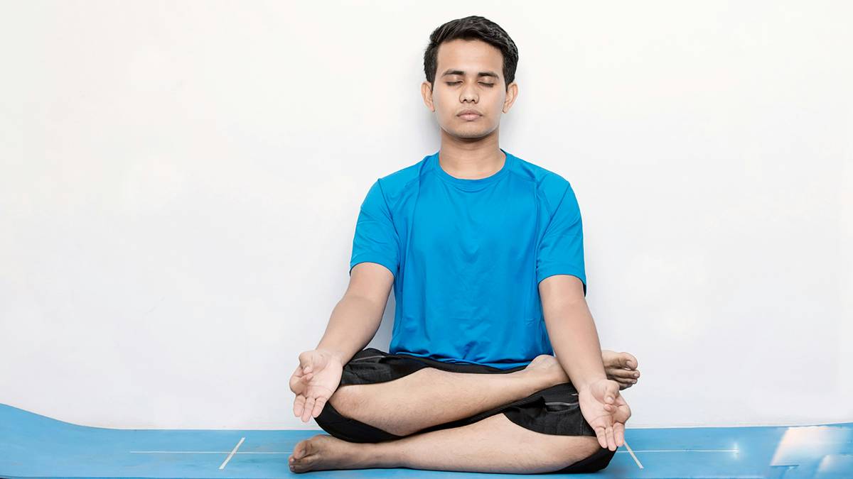 Before-and-after graphic illustrating improved mood and focus in individuals practicing daily meditation with Buddhify.